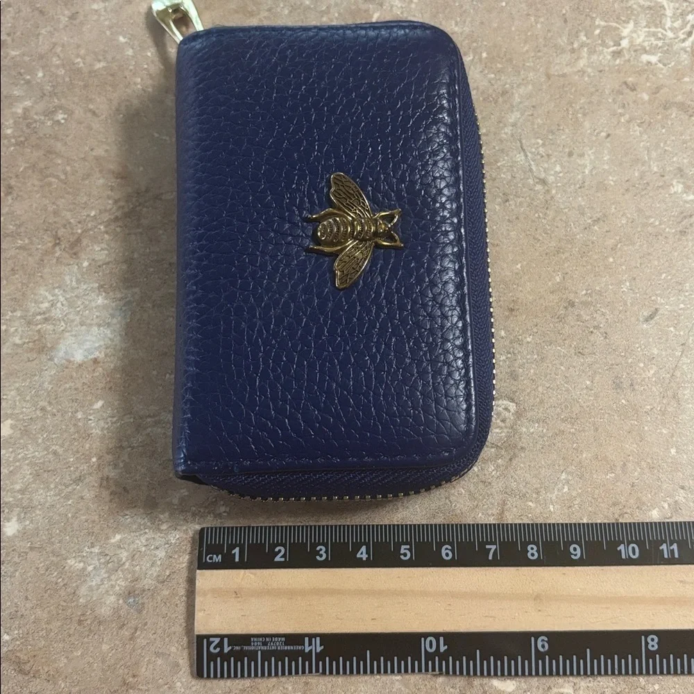 Elegant Navy Blue Faux Leather Card Holder with Brass Bee Accent
